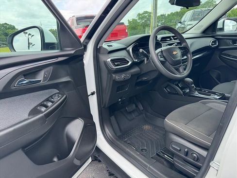 Used 2023 Chevrolet TrailBlazer LT FWD image 13