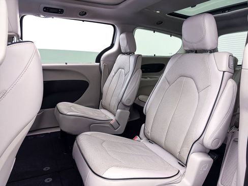 Used 2021 Chrysler Pacifica Limited w/ Premium & Safety Sphere Group AWD/4WD image 38
