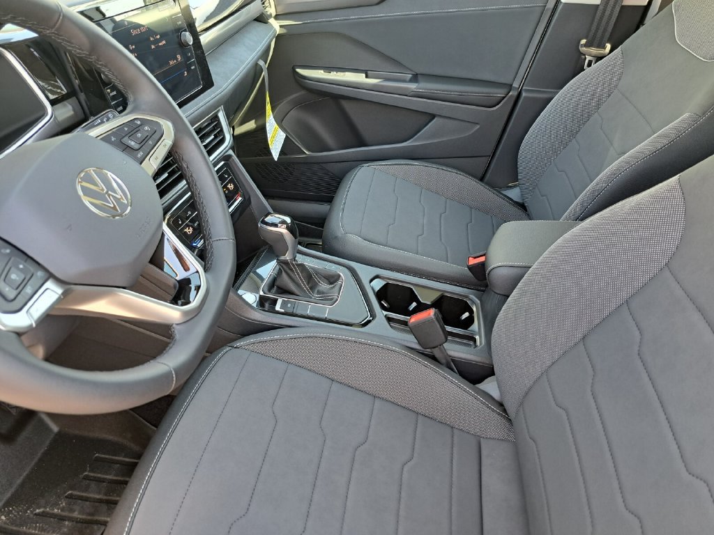 New 2026 Volkswagen Taos SE FWD image 18