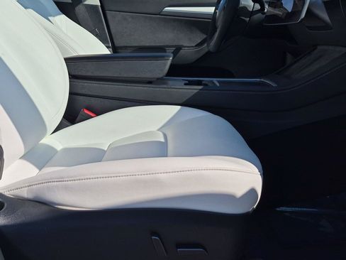 Used 2023 Tesla Model Y AWD image 8