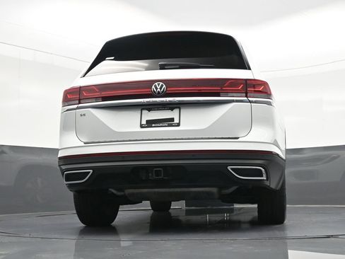 Used 2024 Volkswagen Atlas SE w/ Panoramic Sunroof Package FWD image 29