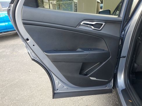 Used 2025 Kia Sportage LX image 21