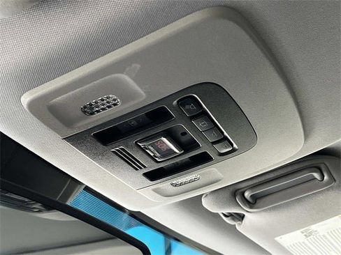 Used 2019 Toyota Camry XSE image 32