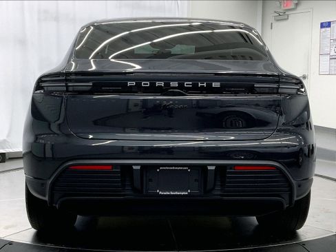 Used 2025 Porsche Macan Electric image 6