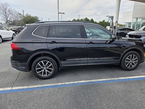 Used 2019 Volkswagen Tiguan SE w/ Panoramic Sunroof Package image 8