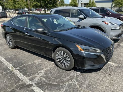 Used 2025 Nissan Altima 2.5 SV FWD image 7