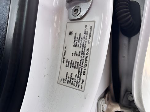 Used 2022 Tesla Model 3 Long Range AWD/4WD image 21