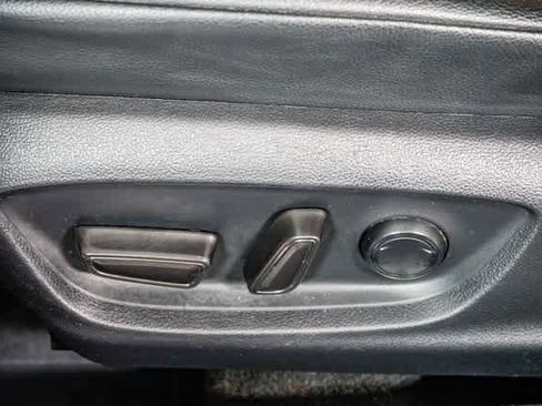 Certified 2019 Toyota Camry SE image 20