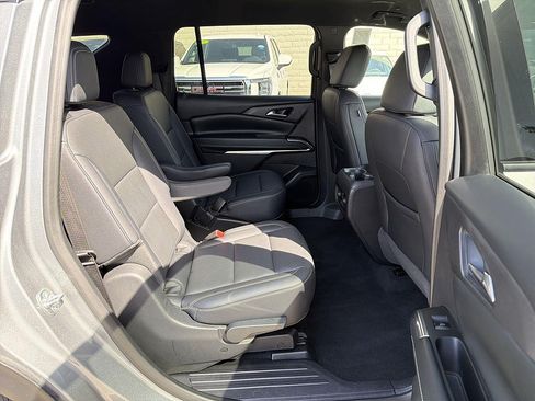 Used 2025 Chevrolet Traverse LT AWD/4WD image 26