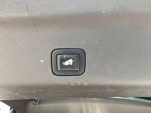Used 2021 Chevrolet Suburban Z71 w/ Z71 Off-Road Package AWD/4WD image 19