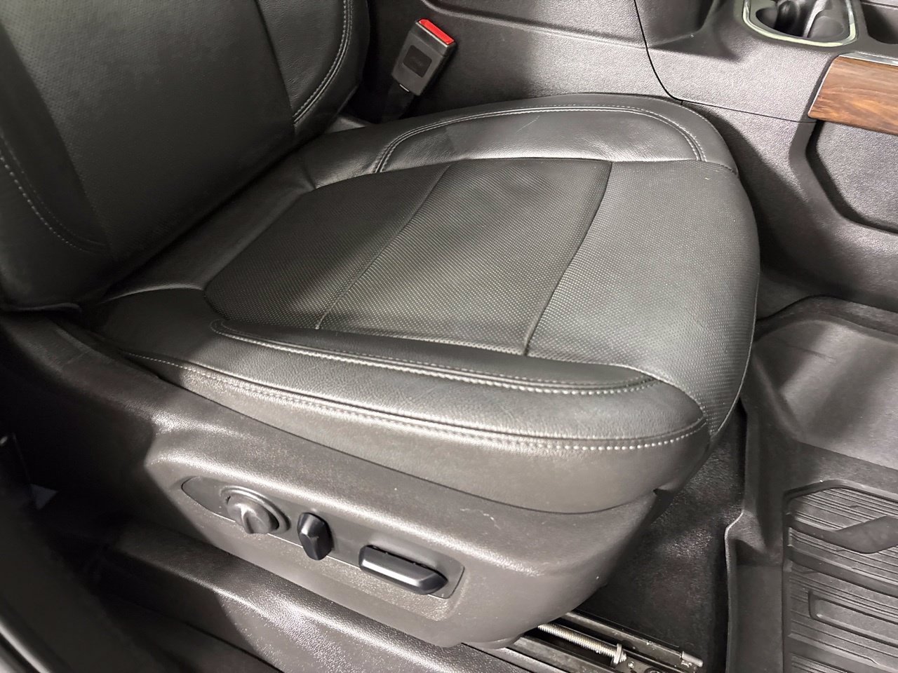 Used 2019 GMC Sierra 1500 SLT w/ SLT Premium Package AWD/4WD image 32