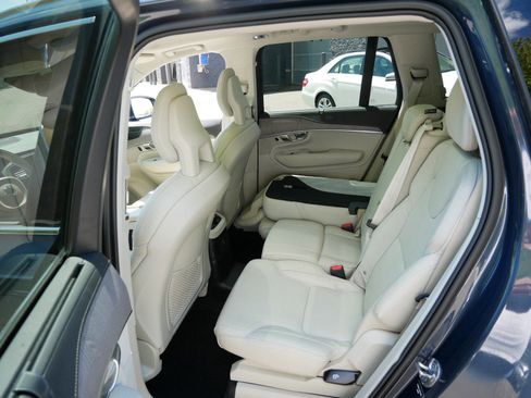 Used 2022 Volvo XC90 T8 Inscription w/ Advanced Package AWD/4WD image 11