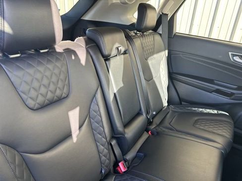 Used 2024 Ford Edge Titanium image 9