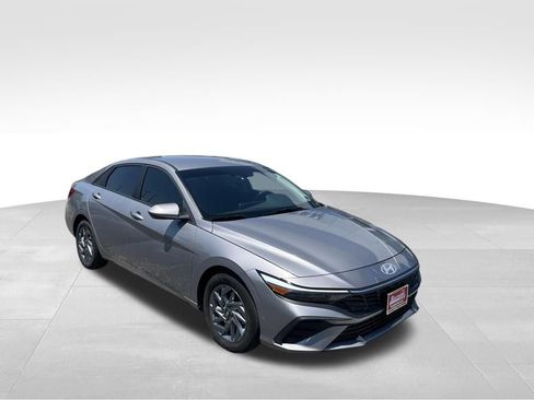 Used 2025 Hyundai Elantra Hybrid FWD image 36