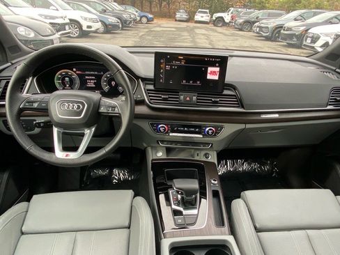 Used 2024 Audi Q5 e Premium Plus w/ Premium Plus Package image 13