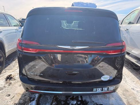 Used 2022 Chrysler Pacifica Touring-L image 5