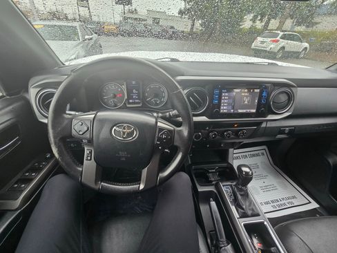 Used 2017 Toyota Tacoma TRD Off-Road w/ Tow Package image 12