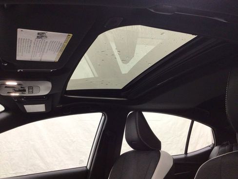 Used 2025 Toyota Camry SE image 9