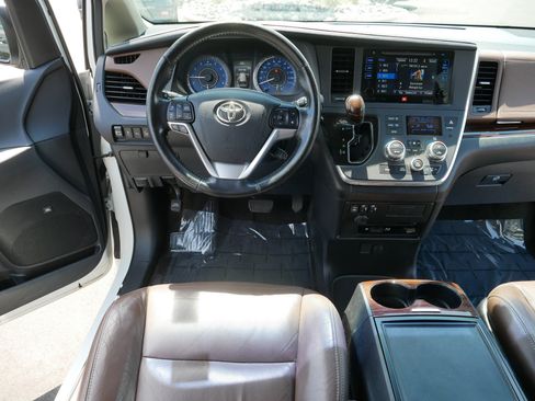 Used 2017 Toyota Sienna Limited Premium AWD/4WD image 21