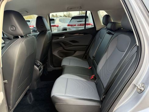 Certified 2025 Volkswagen Tiguan SE image 17