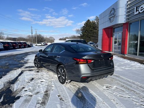 Certified 2021 Nissan Altima 2.5 SV w/ SV Premium Package image 8