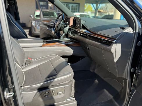 Used 2021 Cadillac Escalade ESV Premium Luxury image 21