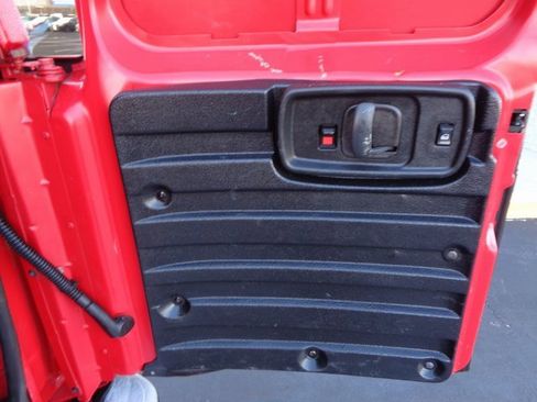 Used 2017 GMC Savana 2500 image 22