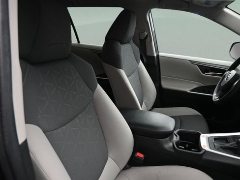 Certified 2025 Toyota RAV4 XLE image 35