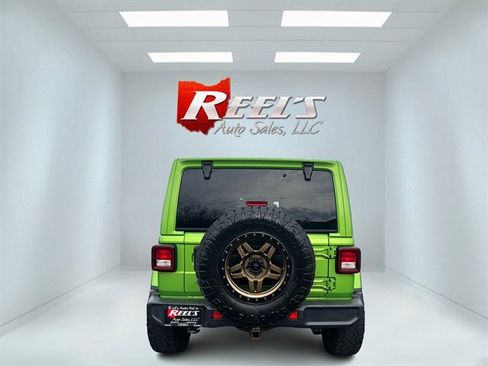 Used 2018 Jeep Wrangler Unlimited Sahara w/ Uconnect 4C Nav & Sound Group AWD/4WD image 9