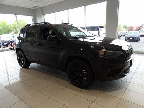 Used 2023 Jeep Cherokee Altitude Lux AWD/4WD image 3