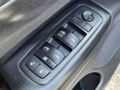 Used 2017 Jeep Grand Cherokee Laredo AWD/4WD image 14