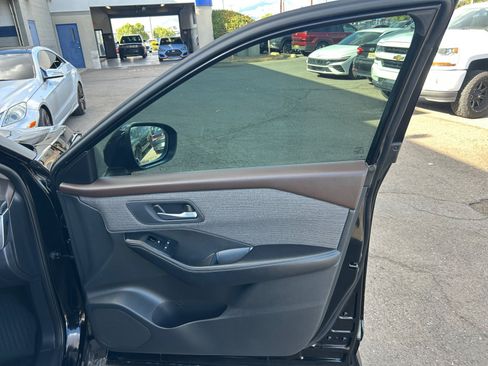 Used 2023 Nissan Rogue SV FWD image 33