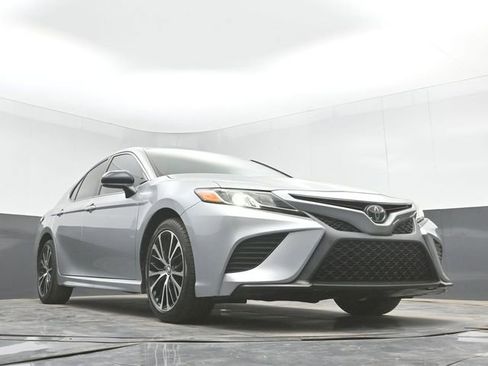 Used 2020 Toyota Camry SE FWD image 39