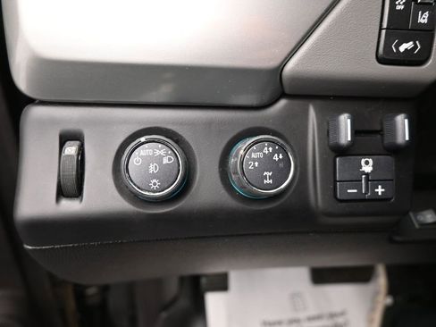 Used 2015 Chevrolet Suburban LT image 22