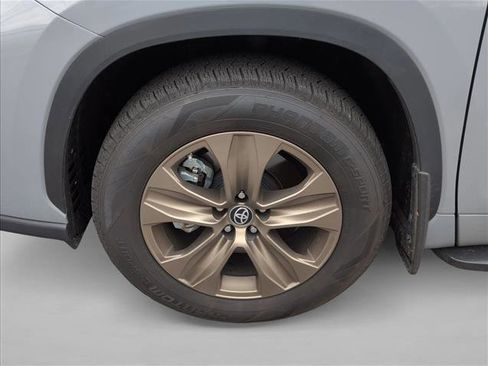Used 2023 Toyota Highlander Bronze Edition image 26