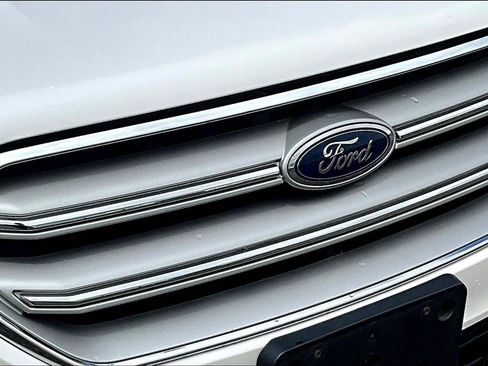 Used 2018 Ford Escape SEL w/ Ford Safe & Smart Package AWD/4WD image 33