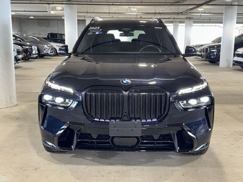 Used 2025 BMW X7 xDrive40i w/ M Sport Package AWD/4WD image 3