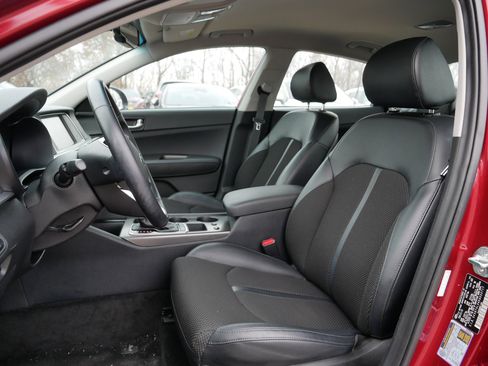 Certified 2019 Kia Optima S image 33