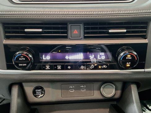 Used 2024 Nissan Rogue SV FWD image 26