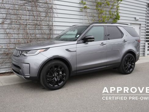 Used 2025 Land Rover Discovery S image 3