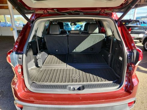 Used 2018 Toyota Highlander XLE image 22