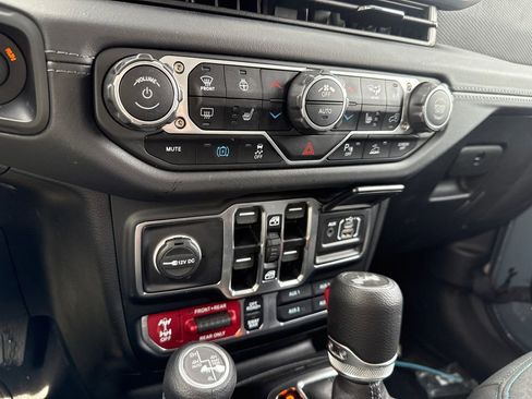 Used 2025 Jeep Wrangler Unlimited Rubicon 4xe w/ Safety Group image 21