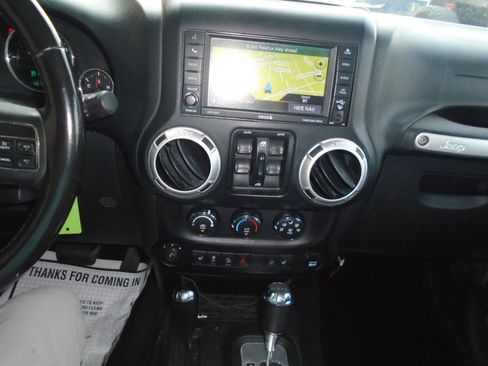 Used 2014 Jeep Wrangler Unlimited Rubicon AWD/4WD image 17
