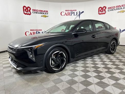 Used 2025 Kia K4 EX image 3