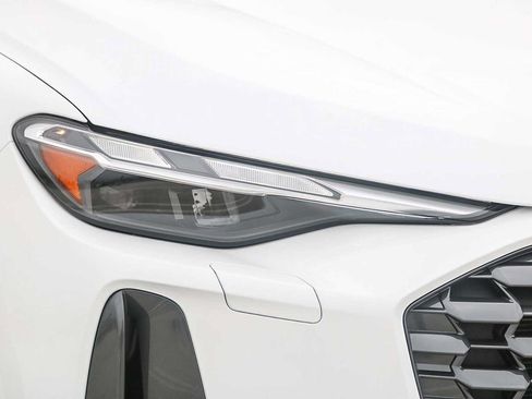 Used 2025 Audi Q5 Premium w/ Convenience Package AWD/4WD image 4