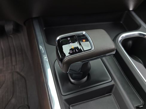 Used 2026 GMC Sierra 1500 SLT w/ SLT Premium Plus Package image 29