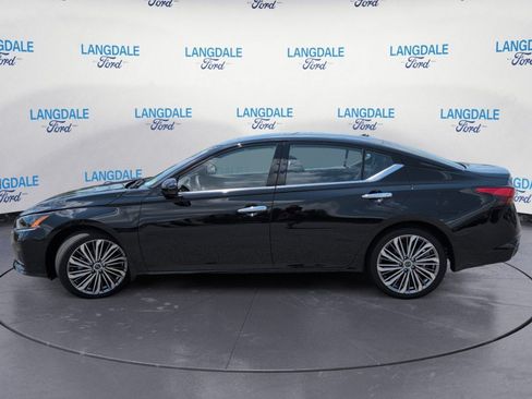 Used 2025 Nissan Altima 2.5 SL FWD image 10