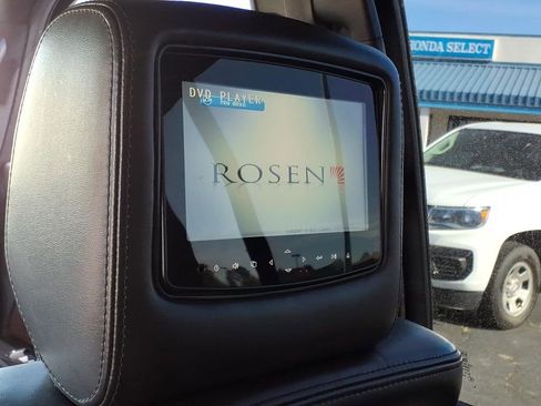 Used 2017 Lincoln Navigator L Select image 8