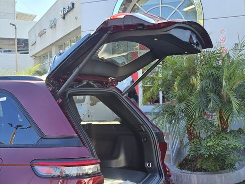 New 2025 Jeep Grand Cherokee Altitude X image 8