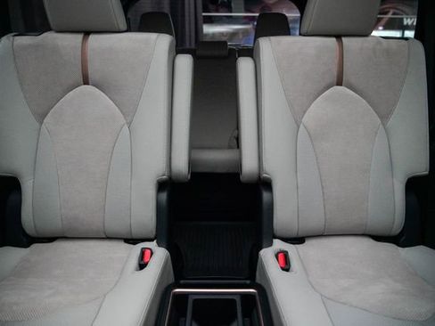 Used 2025 Toyota Grand Highlander AWD Hybrid image 6